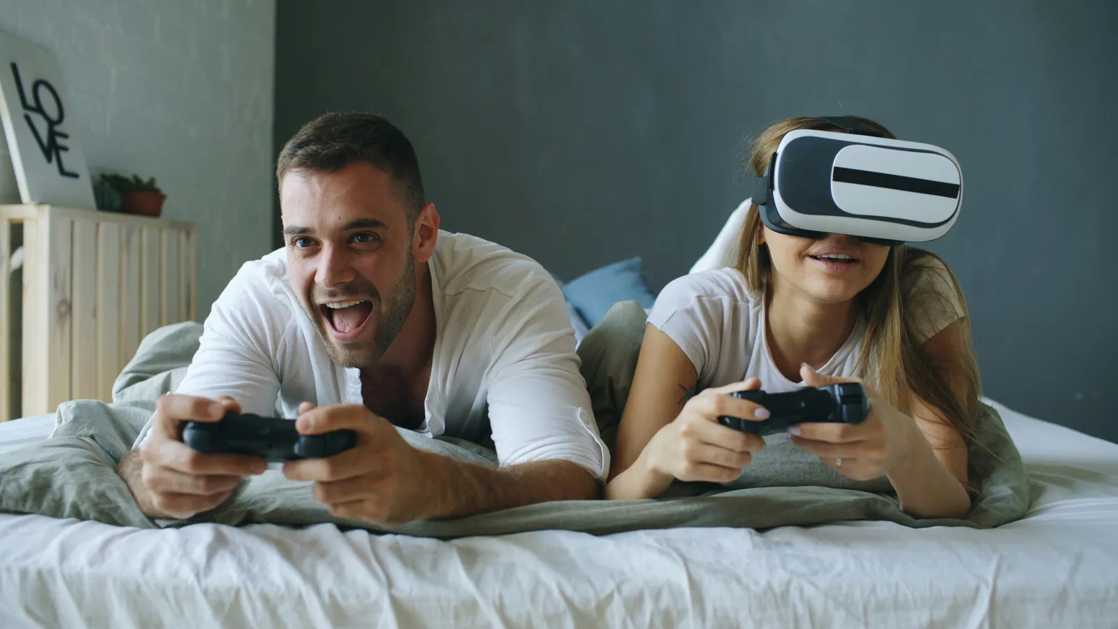 An In-Depth Look at Engagement in VR and Conventional Games